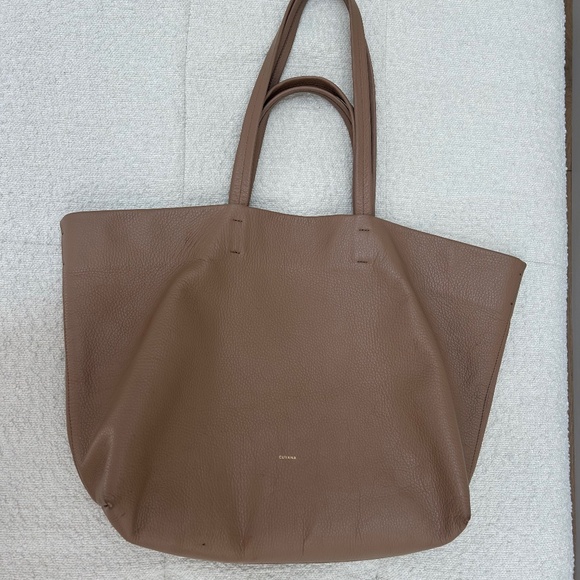 Cuyana Handbags - Cuyana Classic Easy Tote